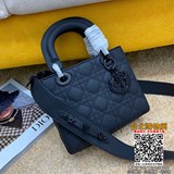 采用頂級進口皮 磨砂 配絲巾（Lady  Dior)