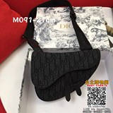 【Dior 爆款王 頭層牛皮男女通用】迷你版得肩帶可以拆下，可以做手拿包，搭配皮帶當腰包哦。