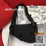 【Dior 爆款王 頭層牛皮男女通用】迷你版得肩帶可以拆下，可以做手拿包，搭配皮帶當腰包哦。