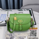 Boobby 中號 9023這款 Dior Bobby 手袋為單肩包款式，