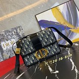  Di0r 30 Montaigne。蒙田包，靈感來自Dior1947年