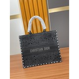 新品-重手工皮雕藝術品 Dior 早春最新款 購物袋 單肩包官網系列 走