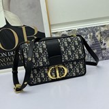  Di0r 30 Montaigne。蒙田包，靈感來自Dior1947年