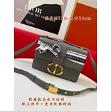  原版牛皮 全網最火，衆多明星同款，Dior為緻敬傳統精湛工藝，早秋成衣