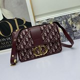  Di0r 30 Montaigne。蒙田包，靈感來自Dior1947年