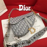 配原版包裝盒大号p270dior 2018春夏巴黎時裝周是迪奧 (cd) 新任創