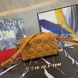 迪奧夏季新款相機包（超好質量）延續了caro五格裁剪風格打造出來的相機包