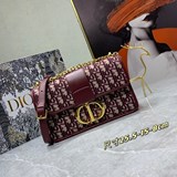  Di0r 30 Montaigne蒙田包，靈感來自Dior1947年創