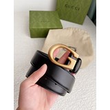  Gucci 新款4.0《Aria-時尚詠歎調》系列推出多款單色調配飾，