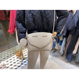 m57070克m57069粉色m57201杏色bella 水桶包采用 monogram 鏤花穿孔小牛皮