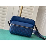 lu outdoor 郵差包 m30242藍 30233黑 以ta�ga皮革與monogram帆布的交融迎接春夏