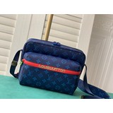 lu outdoor 郵差包 m30242藍 30233黑 以ta�ga皮革與monogram帆布的交融迎接春夏