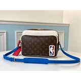 m85143 頂級原單 nba 聯名系列nil messenger 郵差包，nba 最新聯名系列，