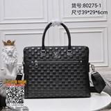 2023新款 lv家限量版最新款男士公文包， 采用進口原版牛皮 皮質柔軟 手感超