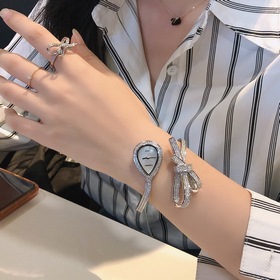 香奈兒-Chanel，新款蝴蝶結手镯腕表，優雅輕盈的緞帶蝴蝶結珠寶仍不斷為香奈兒
