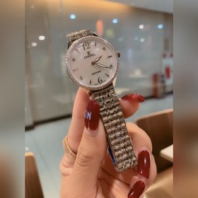 香奈兒chanel最新氣質款.時尚簡約，高端配置，珍珠貝表盤，藍寶石鏡面.時針真