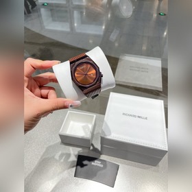 古弛 GUCCI 鍍膜玻璃41mm*12mm防水膠表帶搭配原裝針扣進口石英機芯獨