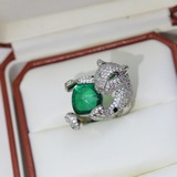 Cartier 品牌的象征之一 最新火爆 豹子祖母綠寶石戒指卡地亞經典傑作，經久