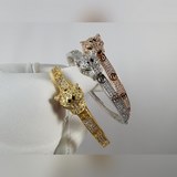 Cartier卡家經典釘位背豹子手镯此款為向珠寶制作的傳統緻意 Logo系列将品