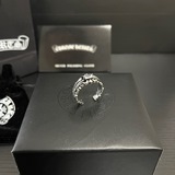 克羅心
頂級精工版本，完美複刻。
戒指複古做舊工藝，時尚百搭。