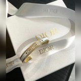 迪奧Dior新品貌美手镯白金黑金配色可鹽可甜镯子疊帶任何款式也是絕絕紫！dior