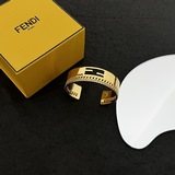 FENDI 芬迪 手镯 高端定制  爆款新款 簡單大方  華麗登場 ，很難見到如