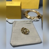 FENDI節奏，黃銅鍍18k材質，網紅必備款，平時裝飾佩戴，簡約的設計，還不容易
