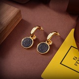 FENDI 芬迪  logo耳釘 高端定制  爆款新款 簡單大方 華麗登場 ，很