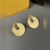 Fendi 芬迪新款耳釘，高版本耳釘，立體感十足，飾有Fendi O‘Lock圖