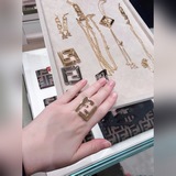 FENDI 芬迪  高端定制  爆款新款 簡單大方耳釘  華麗登場 ，很難見到如