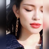 FENDI 芬迪  字母耳環 高端定制  爆款新款 簡單大方耳釘  華麗登場 ，