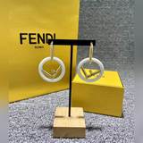 .FENDI 芬迪  高端定制  爆款新款 簡單大方耳釘  華麗登場 ，很難見到