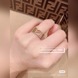 FENDI 芬迪  戒指 高端定制  爆款新款 簡單大方戒指 華麗登場 ，很難見