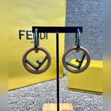 FENDI 芬迪  高端定制  爆款新款 簡單大方耳釘  華麗登場 ，很難見到如