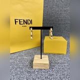 FENDI 芬迪  耳環 高端定制  爆款新款 簡單大方耳釘  華麗登場 ，很難