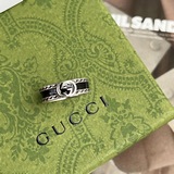新品
編碼寬窄
原單貨
配送全套Gucci正品包裝
新款Gucci古馳情侶款寬版