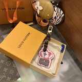 驢家 卡套鑰匙扣
此款包飾挂件與鑰匙扣受品牌行李箱太陽花啟發，這款實用至上的鑰匙