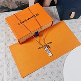 新品上架 配全套高檔包裝：盒子+證書+禮品袋+布袋+發票+卡片等此款雅緻的項鍊通