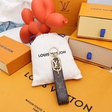 LV LINK DRAGONNE 鑰匙扣白色
LV Link Dragonne 