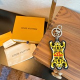 鑰匙扣
配全套高檔包裝：盒子+證書+禮品袋+布袋+發票+卡片等驢家又出生肖系列 
