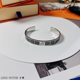 獨家現貨！lv最新款琺琅男款手镯此款新潮的硬手镯以陽剛而生動的風格重新演繹路