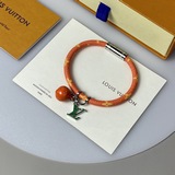 Hang It LV Fruits 手镯點明  春夏系列主題，為經典元素