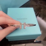 Tiffany 蒂芙尼 新品上市 專櫃超搶手的款 沒有之一 雙t不對稱白貝母手镯