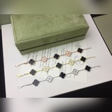 VCA梵克雅寶 黑瑪瑙/紅瑪瑙/白貝母/孔雀石 帶鑽五花手鍊使用微鑲工藝，使得每