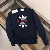 新款上架  adidas x Gucci聯名系列，承載着時裝經典的亮點。符合當今