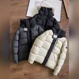 22fw冬季走秀新品，
Moncler 蒙口 盟可睐 FW22 Madeira 