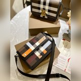 折疊盒巴寶莉 BURBERRY新品男女通用款單肩斜挎包手拿包 尺寸20*