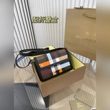 折疊盒巴寶莉斜挎包超級帥氣 妥妥英倫風～誰能不愛呢～ 尺寸20 13