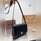 BURBERRY（原單貨）巴寶莉專櫃最新款單肩斜挎包實用耐久的亞麻布采特殊亞麻材