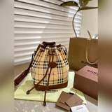 BURBERRY（原單貨）戰馬 中古 水桶包 巴寶莉專櫃經典水桶包實用耐久的 C